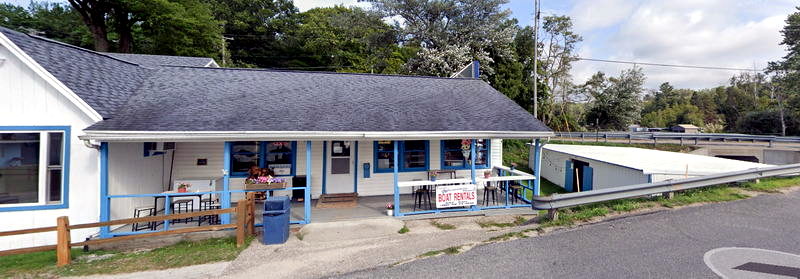 Neils Modern Cottages (Neils Resort) - Waterside Resort And Boat Rental (newer photo)